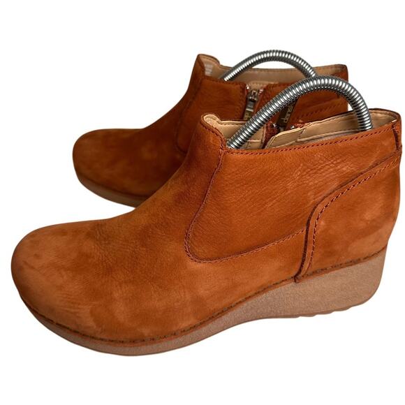 Dansko Women's Ankle Boots in Tan - Picture 13 of 15